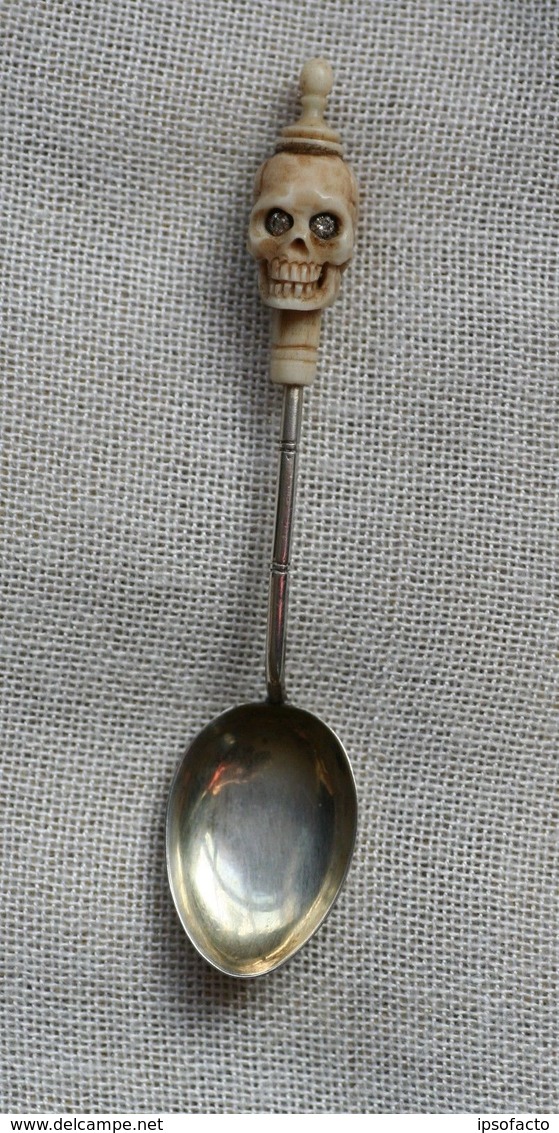 MEMENTO MORI CUILLERE A TABAC EN ARGENT ET OS BOVIN XVIIIème XIXème - Spoons