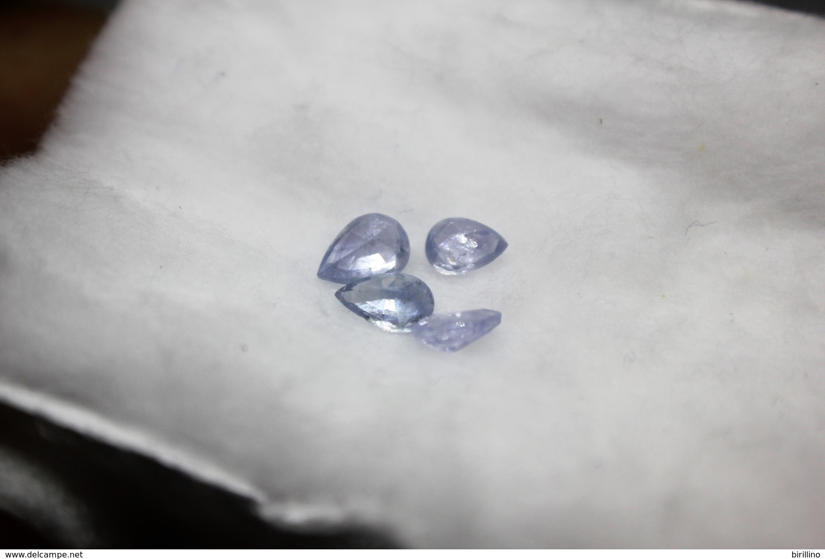 4388 - 4 gemme di Zaffiro Blu chiaro ct. 1.80 - Certificato autenticità Italiano