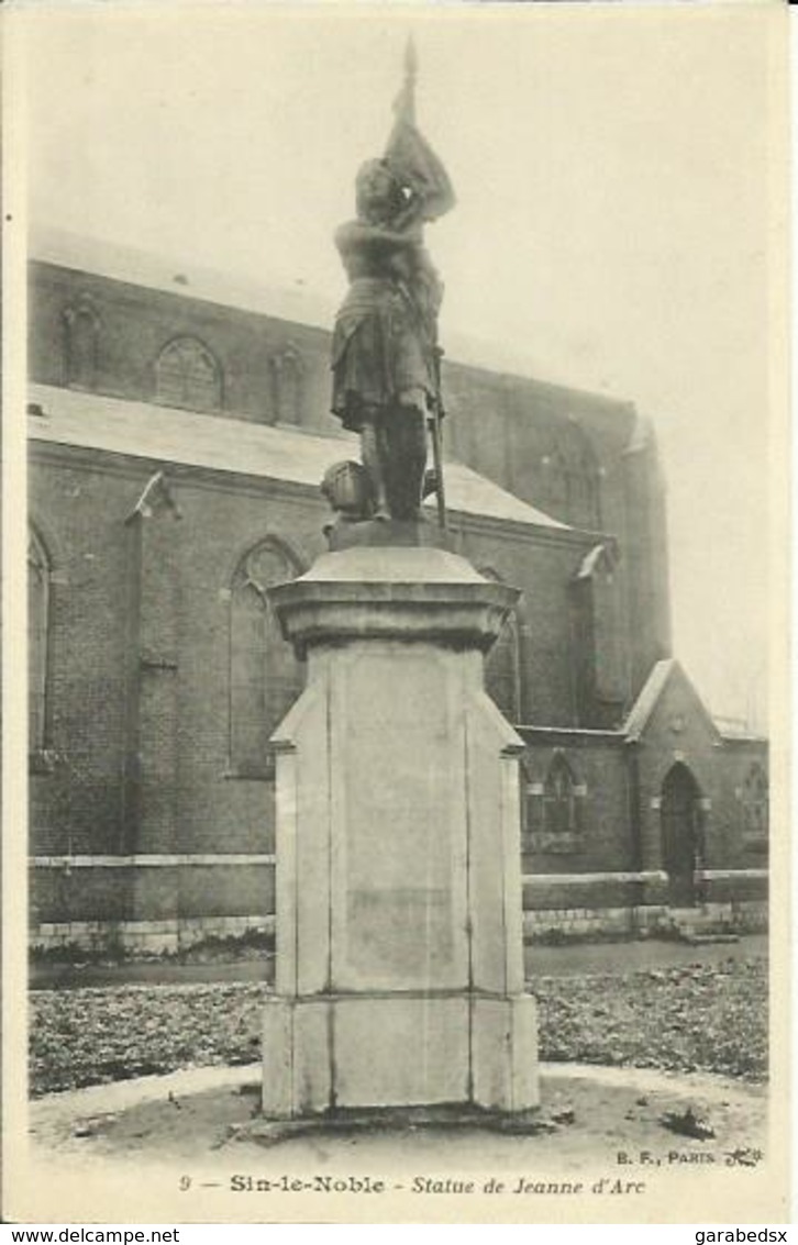 CPA De SIN LE NOBLE - Statue De Jeanne D'Arc. - Sin Le Noble