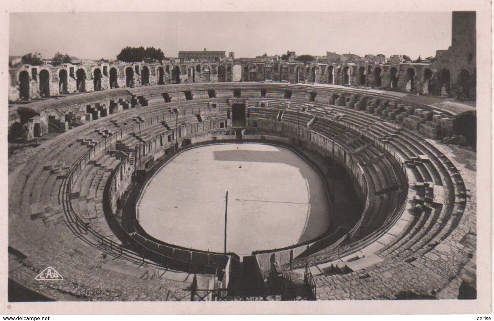 Les Arènes D'Arles - Peyrolles