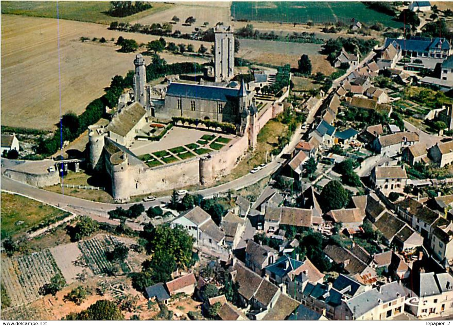 37 LE GRAND PRESSIGNY Vue Aérienne Générale - Le Château CPM Ed. Combier - Le Grand-Pressigny