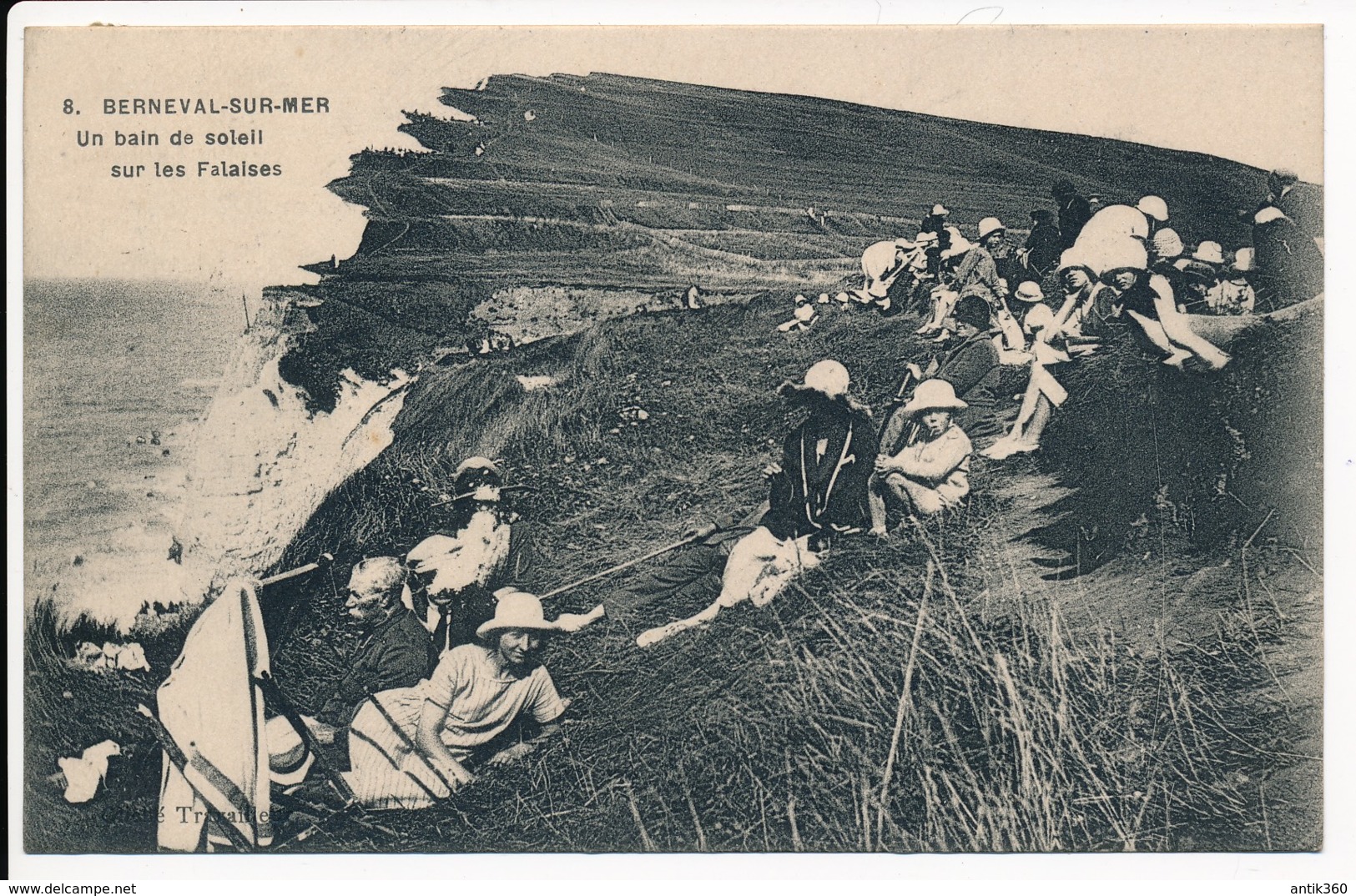 CPA 76 BERNEVAL SUR MER Un Bain De Soleil Sur Les Falaises - Berneval