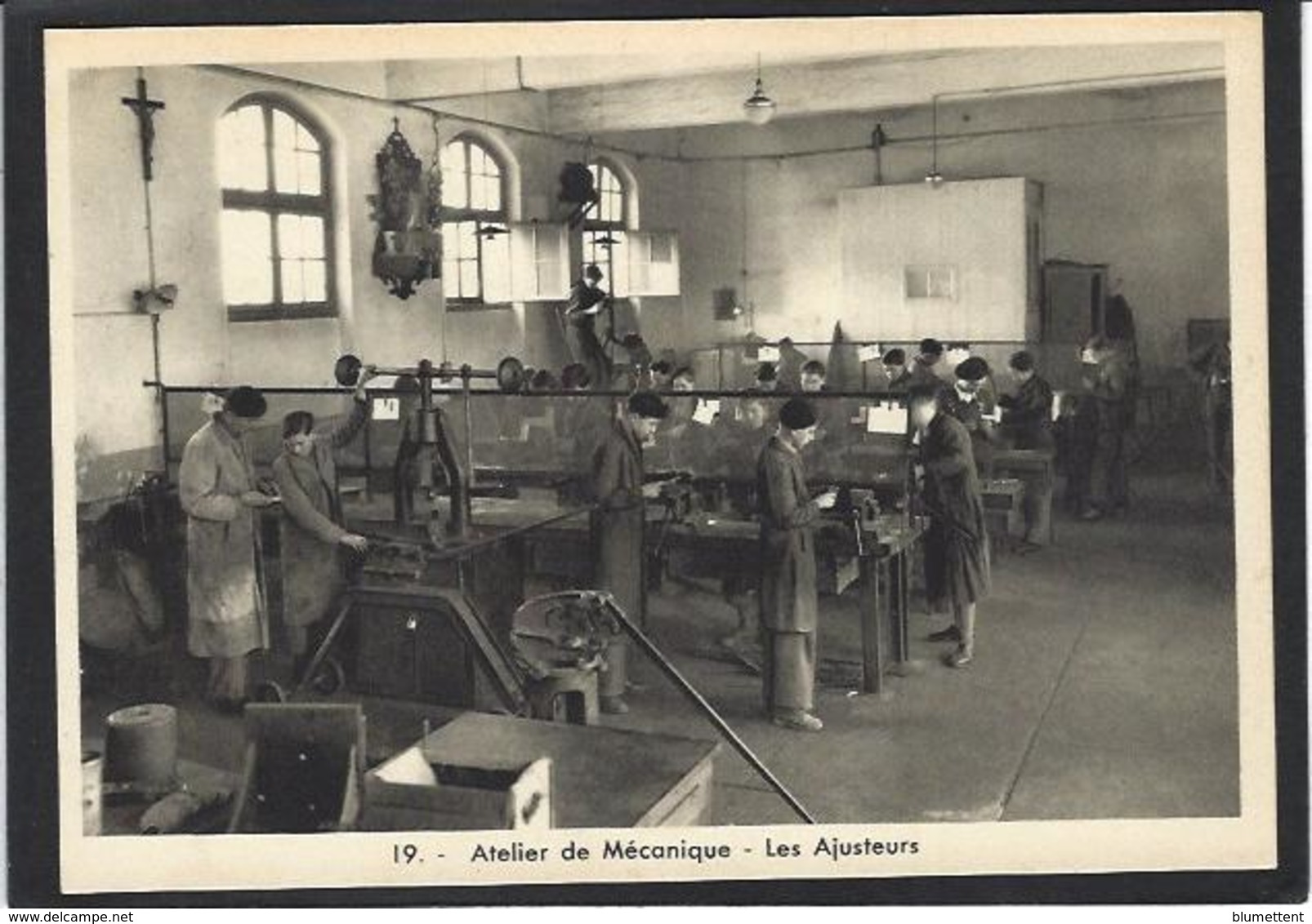 CPSM Nice Alpes Maritimes Patronage Saint Pierre éditions MAR Métier Non Circulé Voir Scan Du Dos Ajusteurs - Petits Métiers