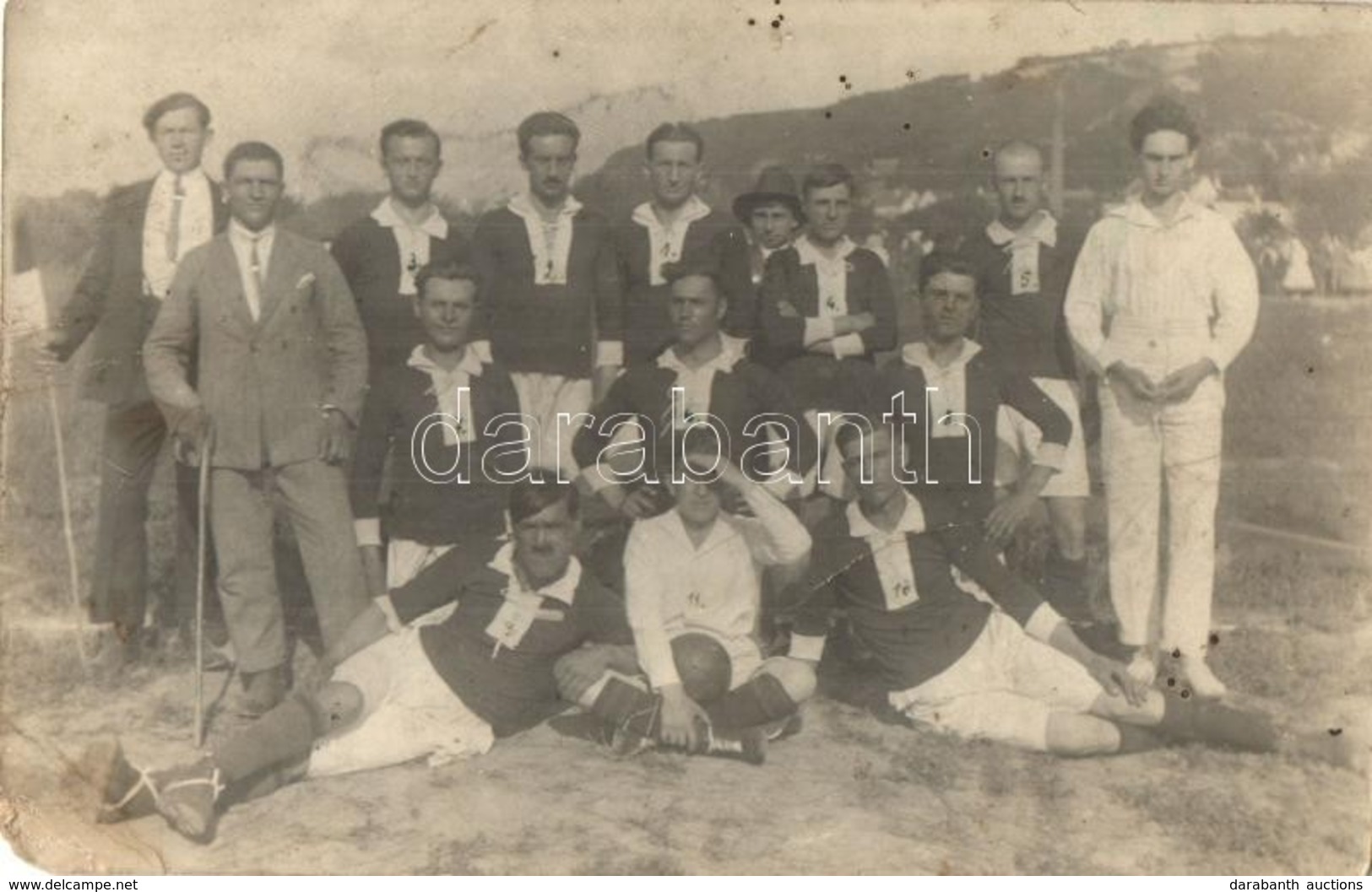 * Báta, A Bátai Football Egyesület Első Mérkőzésének Képe, Focisták Neve A Hátoldalon, Sport. Photo (kis Sarokhiány / Sm - Unclassified