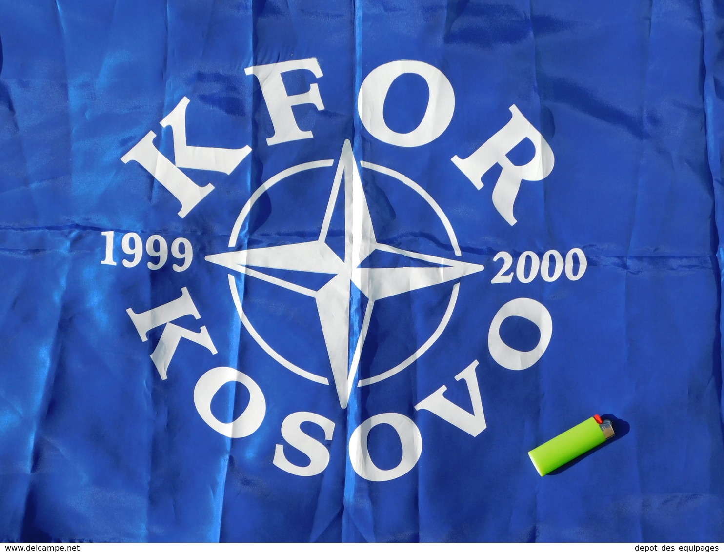 DRAPEAU K.F.O.R.  KOSOVO Années 1990 ............état Neuf - Banderas
