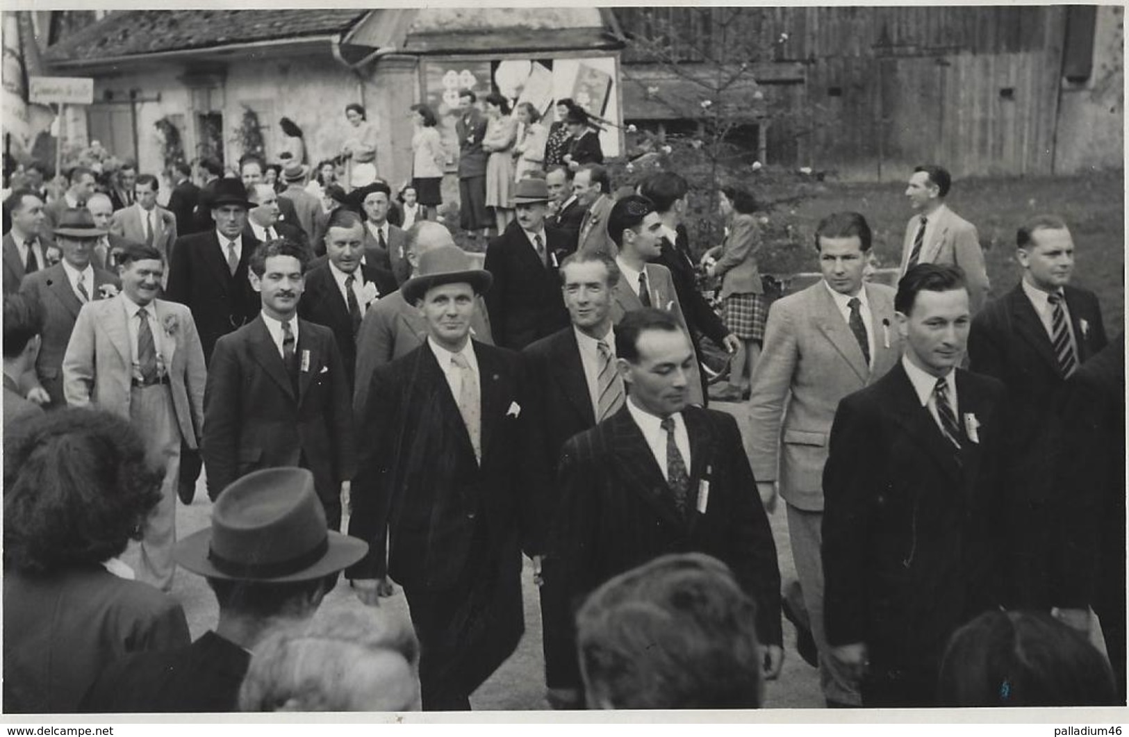 VAUD GOUMOENS LA VILLE Sur La Pancarte -CORTÈGE - Carte-Photo Du District Echallens Selon Provenance Du Lot -pas Circulé - Échallens