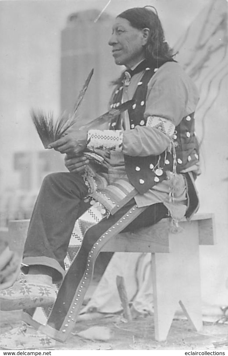 Thème. Indiens .     Sioux Warrior .  Aspect Carte Photo   1933  (voir Scan) - America