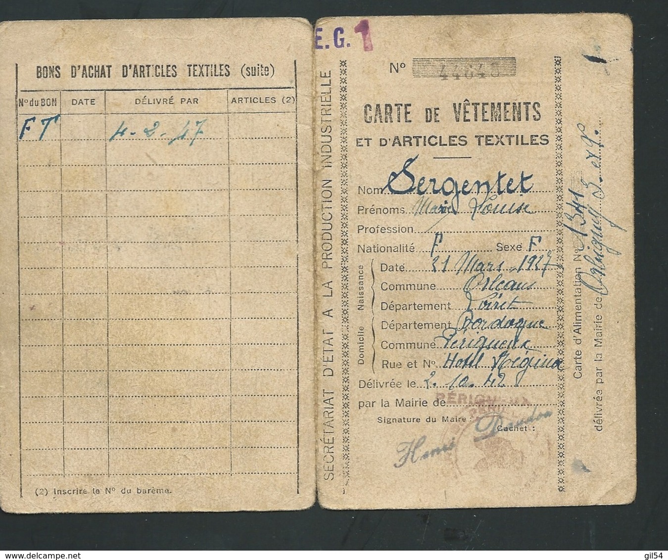 Carte De Vêtements Et D'articles Textiles, Delivrée En 1942, Cachet Deesse Assise Mairie De Périgueux  ( 3 Scans Lp30203 - Guerre De 1939-45