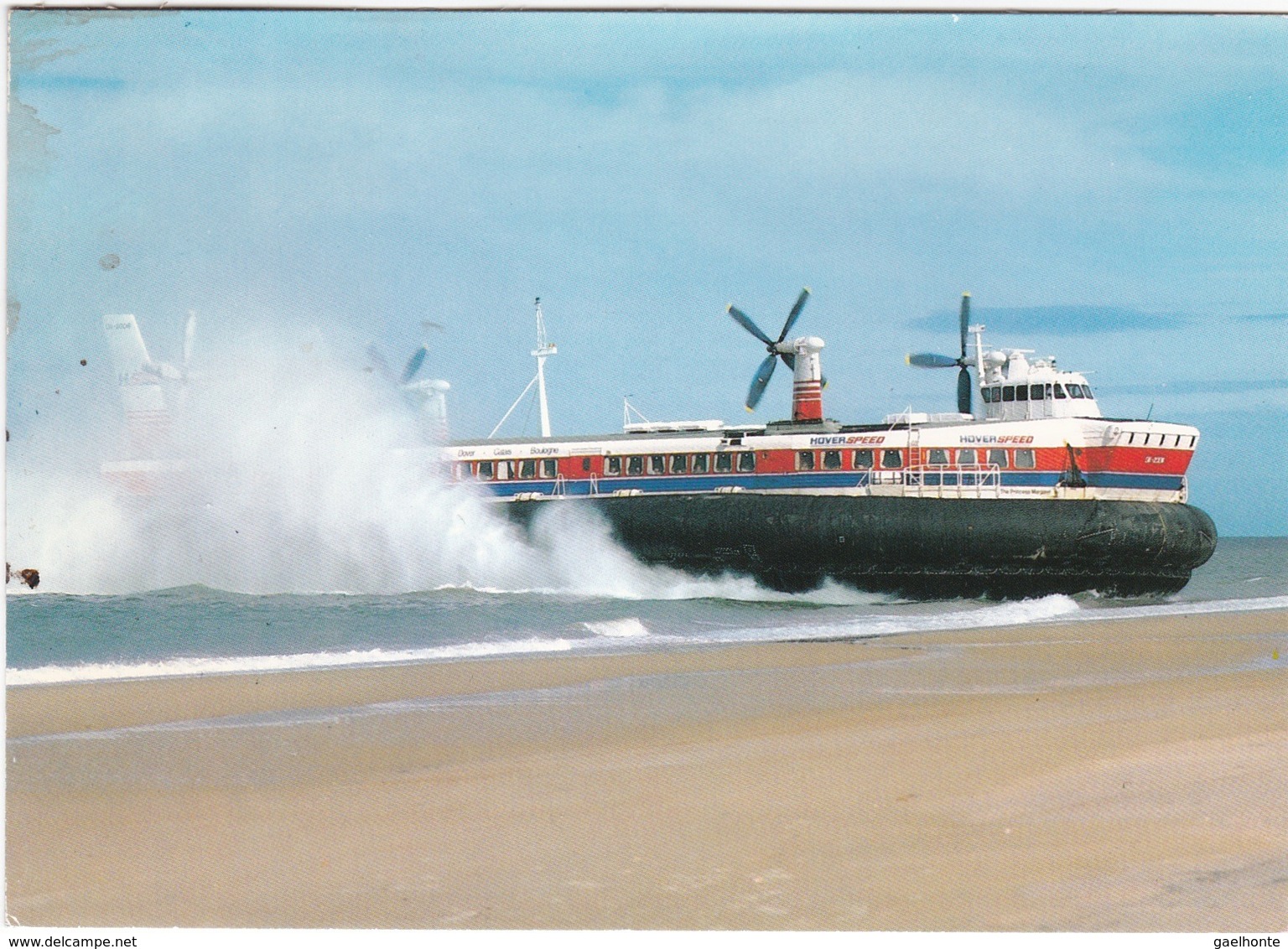 D757 HOVERSPEED ARRIVANT SUR LA PLAGE - Hovercrafts