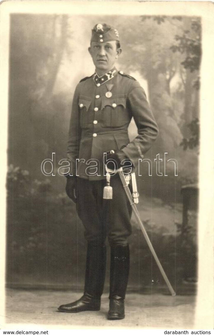 * T2/T3 Honvéd Katona Karddal / Royal Hungarian Army Soldier With Sword. Photo (EK) - Ohne Zuordnung