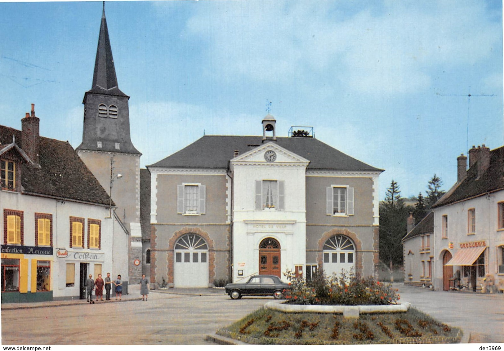 Cerisiers - Place De L'Hôtel De Ville - Coiffeur - Droguerie - Mercerie - Cerisiers