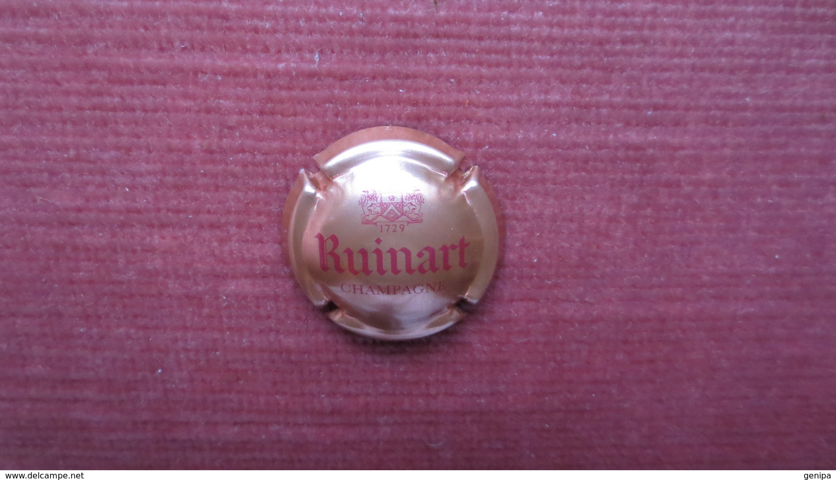 CAPSULE CHAMPAGNE RUINART. Cuivre Inscription Rouge - Ruinart Ruinart