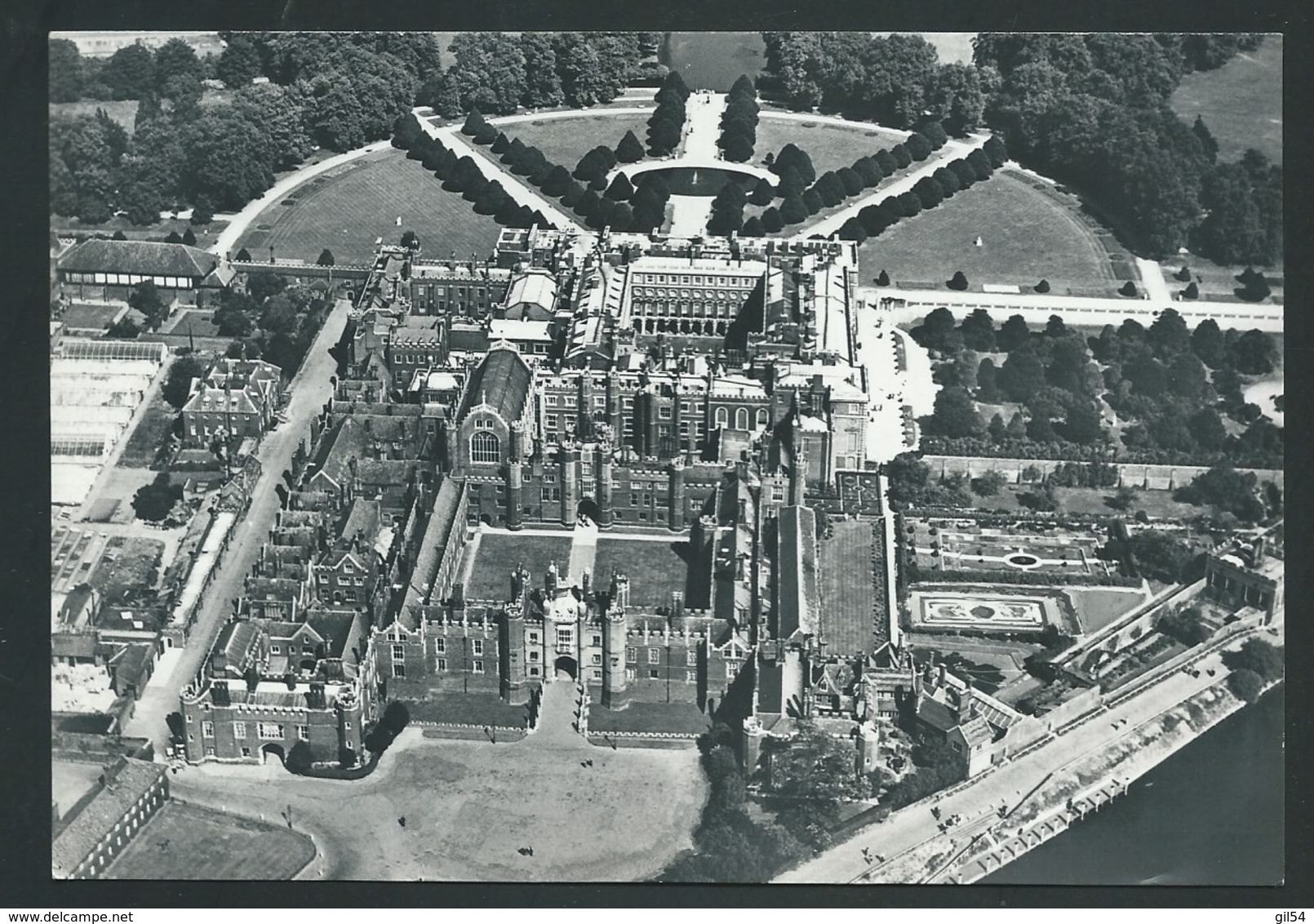 Hampton Court Palace, Middlesex, Air View    Cpsm Gf  - Daw2565 - Middlesex