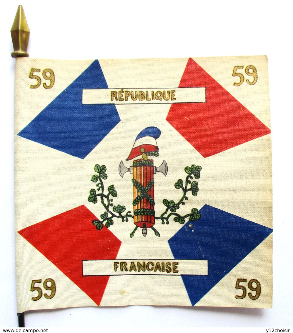 LOT DE QUATRE DRAPEAUX REPUBLIQUE FRANCAISE DISCIPLINE OBEISSANCE A LA LOI BONNET PHRYGIEN  BLEU BLANC ROUGE - Flaggen