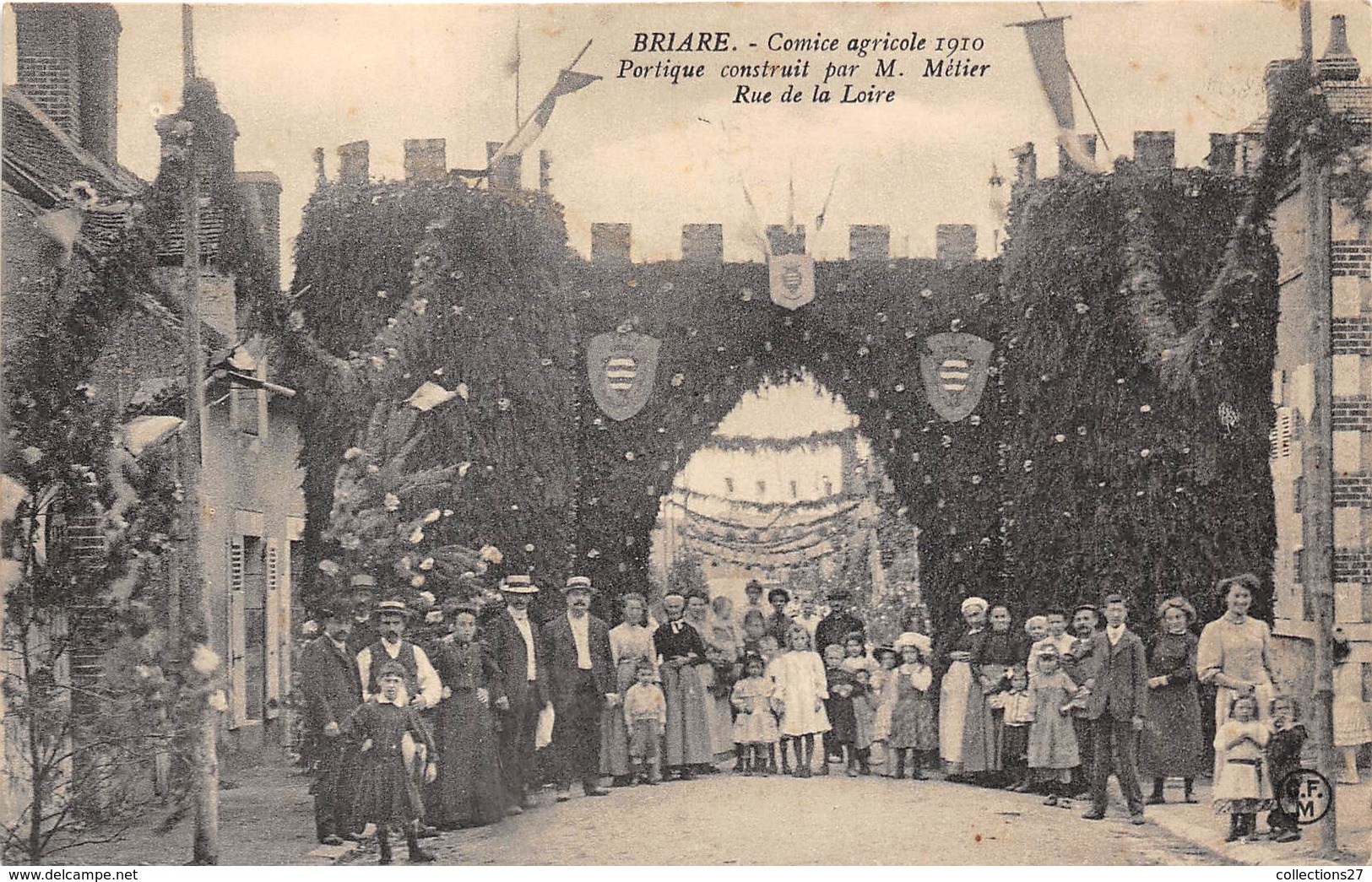 45-BRIARE- COMICE AGRICOLE 1910, PORTIQUE CONSTRUIT PAR M. METIER RUE DE LA LOIRE - Briare