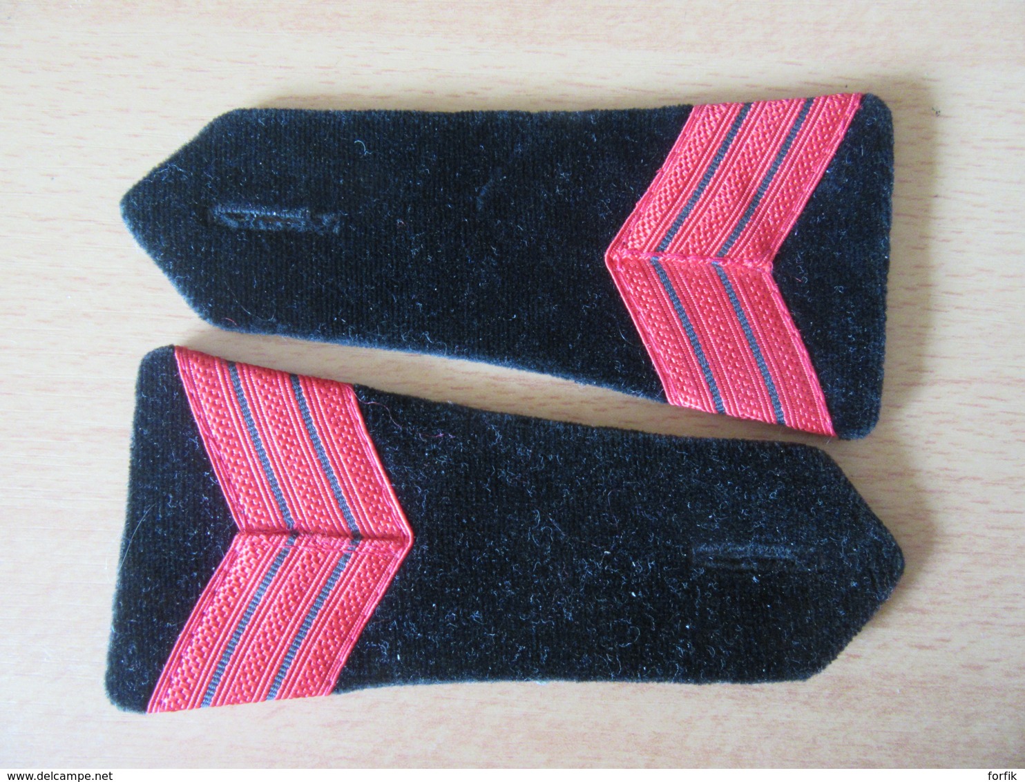 France - Paire D'épaulettes D'uniforme De Pompier En Tissus - 3 Chevrons Rouges - TBE - Feuerwehr