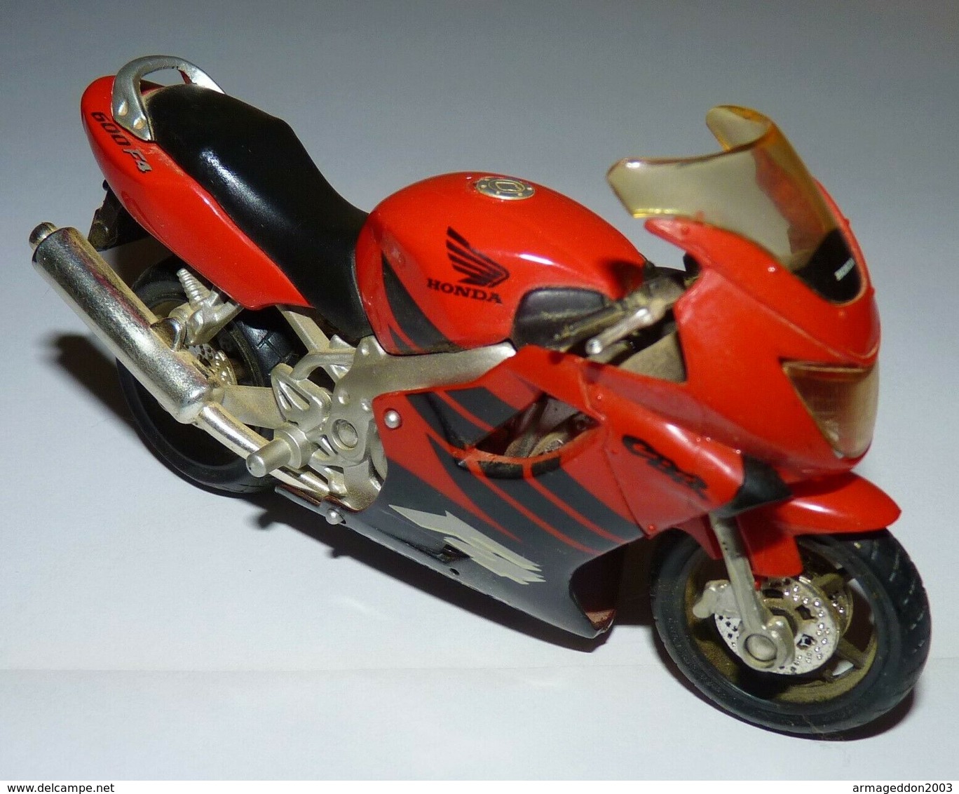 MAISTO MOTO 1/18 HONDA CBR 600 F4 TBE - Motorräder