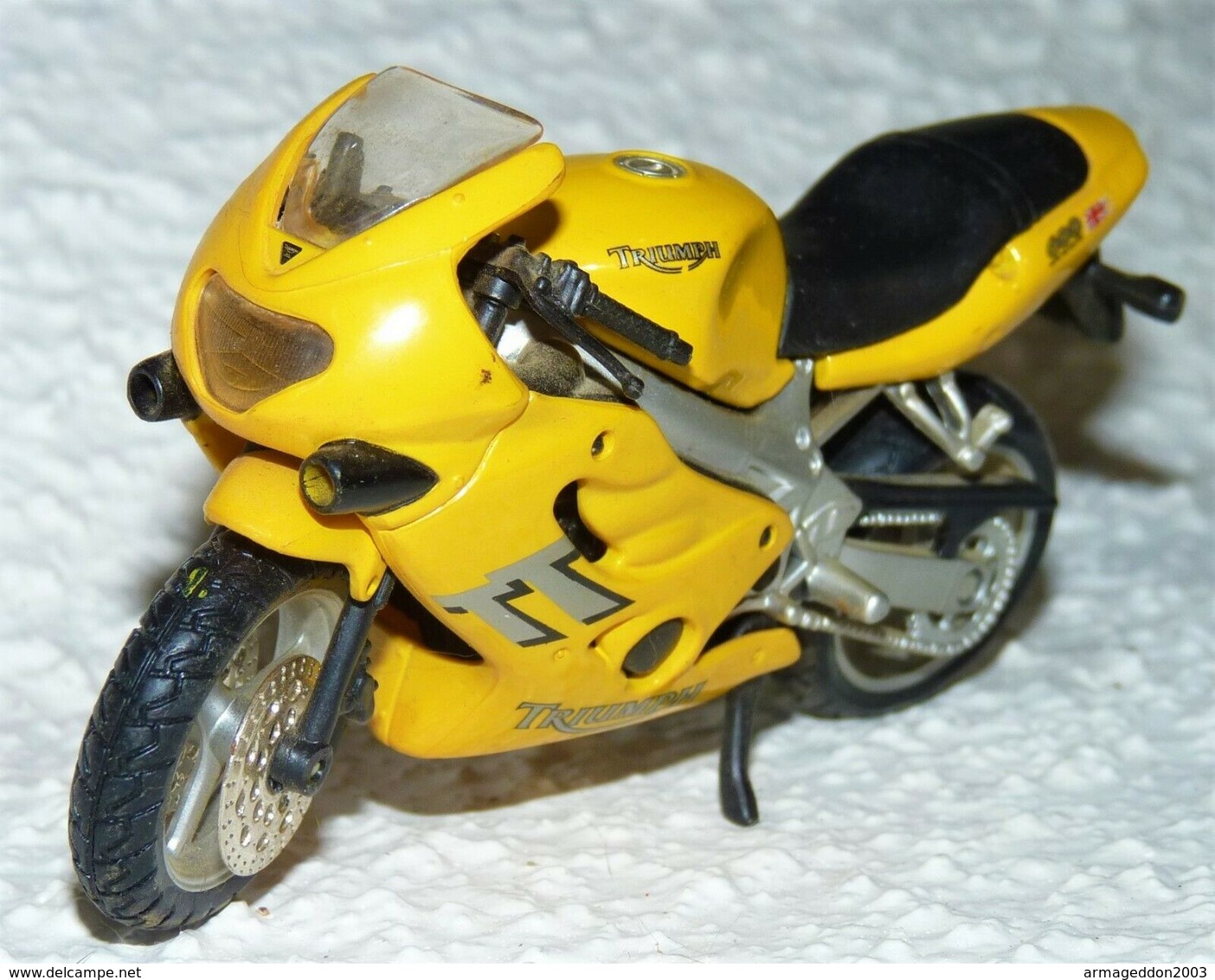 MAISTO MOTO 1/18 TRIUMPH 600 TT TBE - Motorcycles