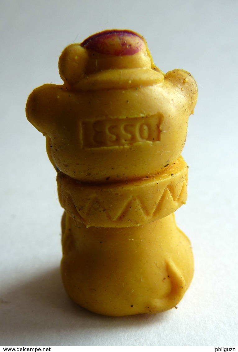 FIGURINE PUBLICITAIRE ESSO 1970 - En Gomme Ou Mousse De Plastique - GLUP'S VILLE - FRERE CLOWNISTE A JAUNE Chien Glups - Dogs