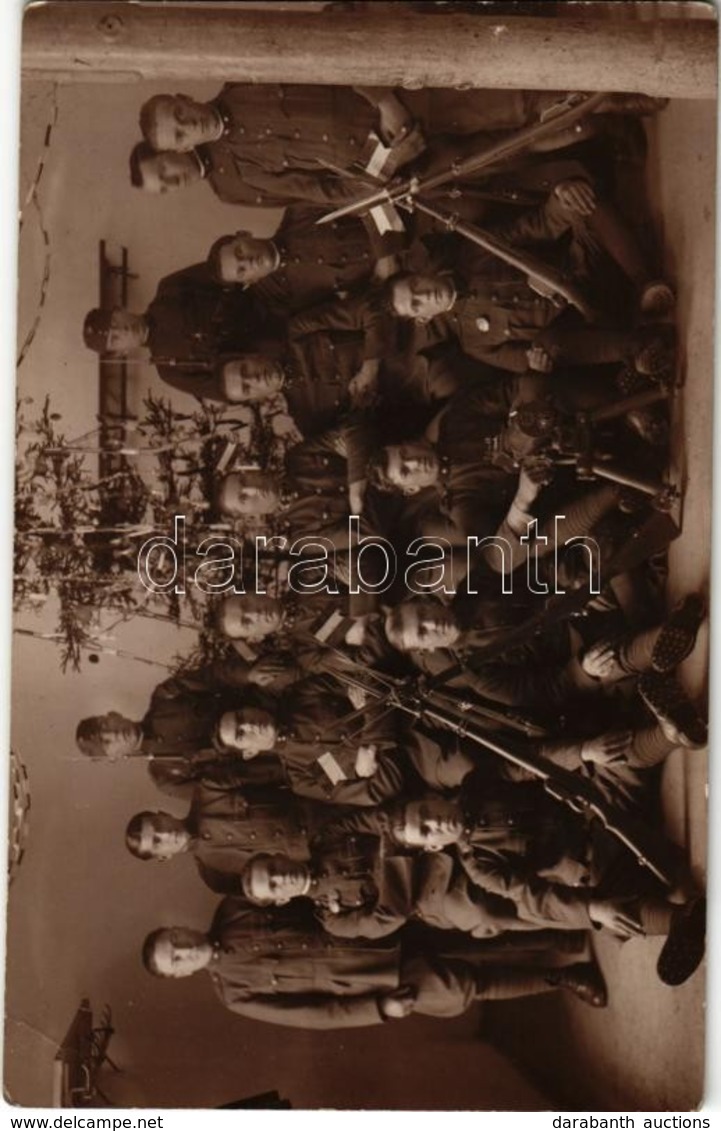 ** T2 Osztrák Magyar Katonák Karácsonykor, Karácsonyfa és Puskák / WWI K.u.k. Military Christmas, Soldiers With Guns. Ph - Zonder Classificatie