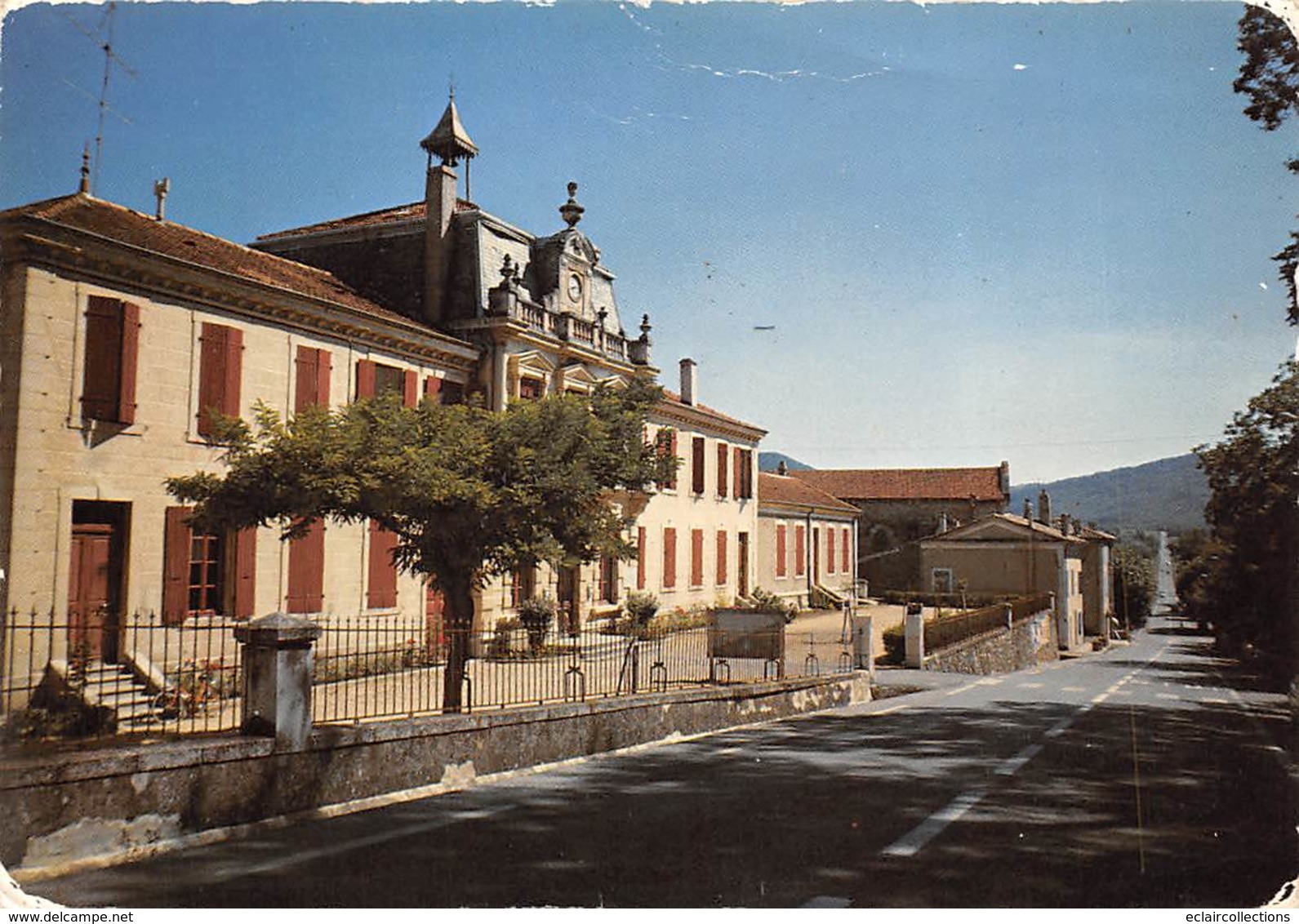 La Bégude De Mazenc     26    Ecoles Et Mairie    1977  (Voir Scan) - Sonstige & Ohne Zuordnung