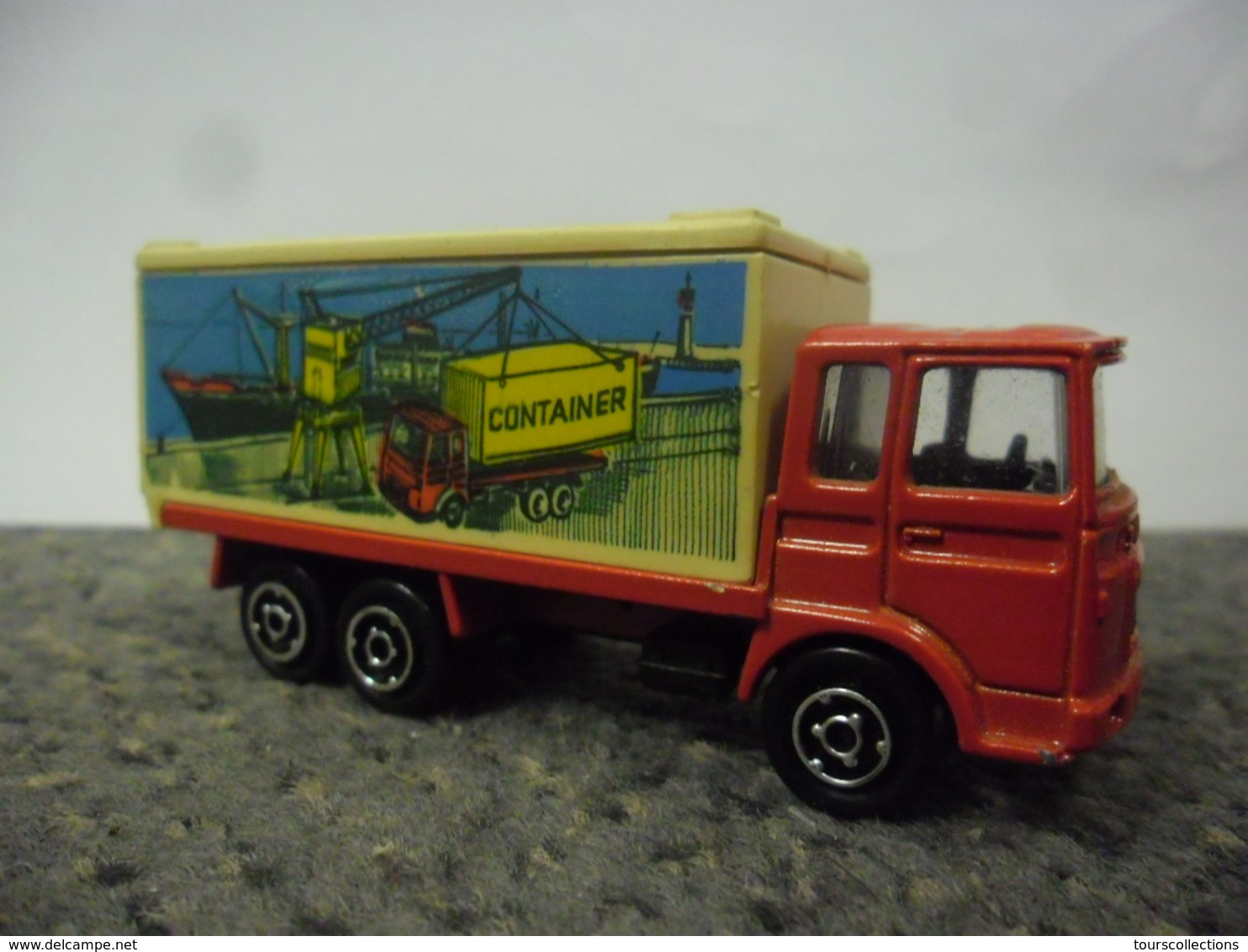 MAJORETTE Au 1/100 ° CAMION SAVIEM PORTE CONTAINER DOCK PORT Grue Navire Transport - Majorette