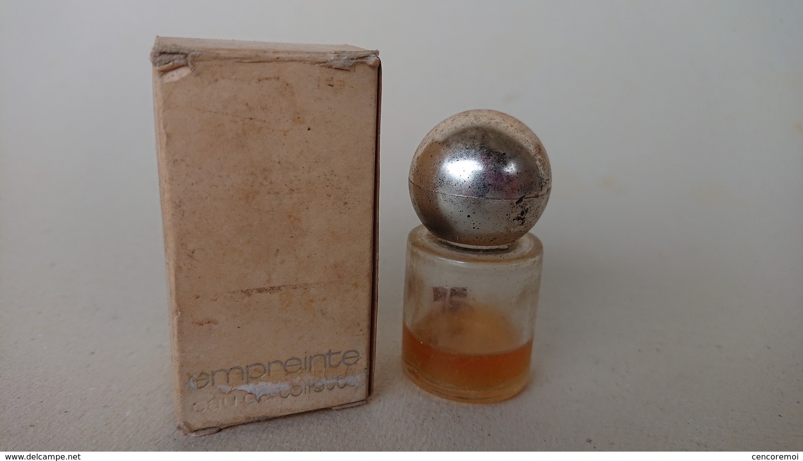 échantillon Ancien Eau De Toilette Empreinte De Courrèges - Miniaturen (mit Verpackung)