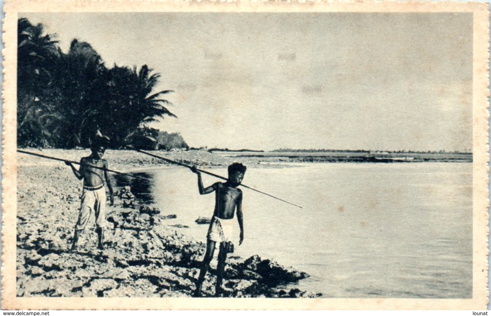 CAROLINES - Dressés Sur Le Récif De Corail - Pêche - Micronesia