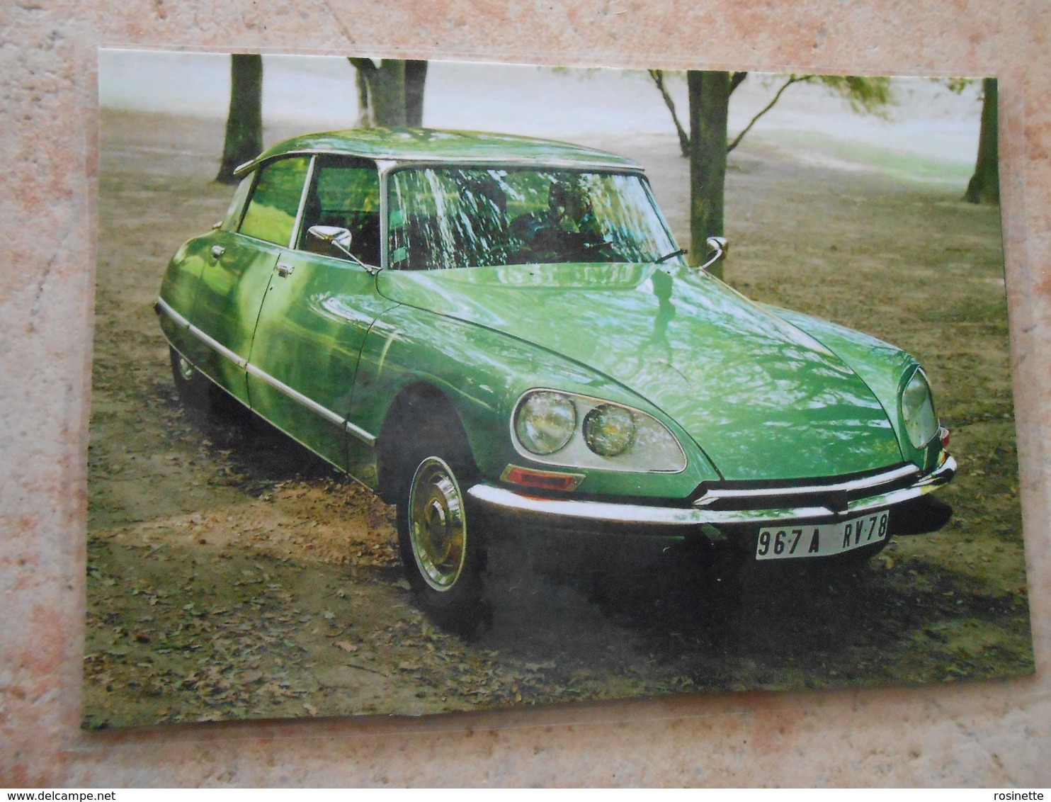 Grande Repro Automobile Cartonnée Et Plastifiée : Voiture CITROEN DS Verte Immatriculée 78 - Automobile