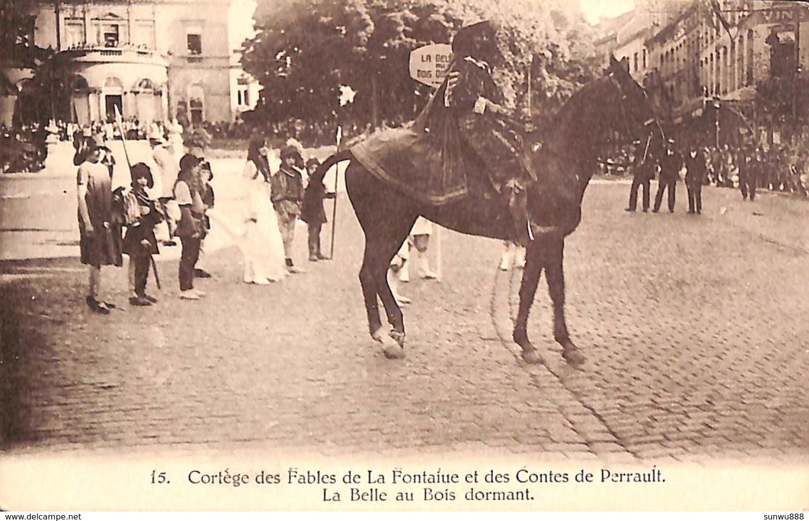 Cortège Des Fables De La Fontaine - La Belle Au Bois Dormant (Place Fernand Cocq) - Ixelles - Elsene