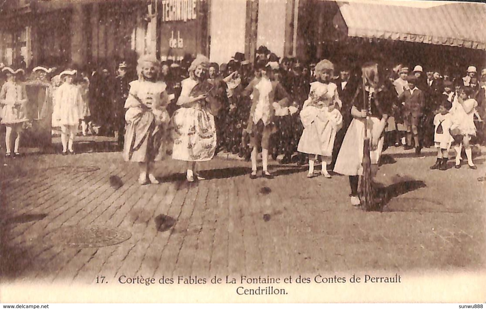 Cortège Des Fables De La Fontaine -Cendrillon (Place Fernand Cocq) - Ixelles - Elsene