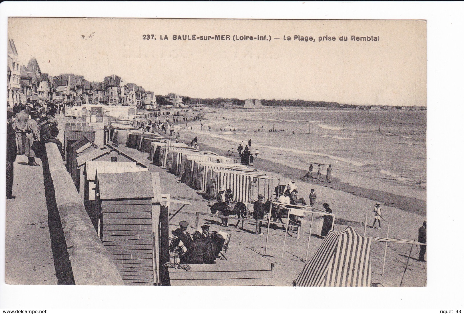 237 - LA BAULE-sur-MER - La Plage , Prise Du Remblai - La Baule-Escoublac