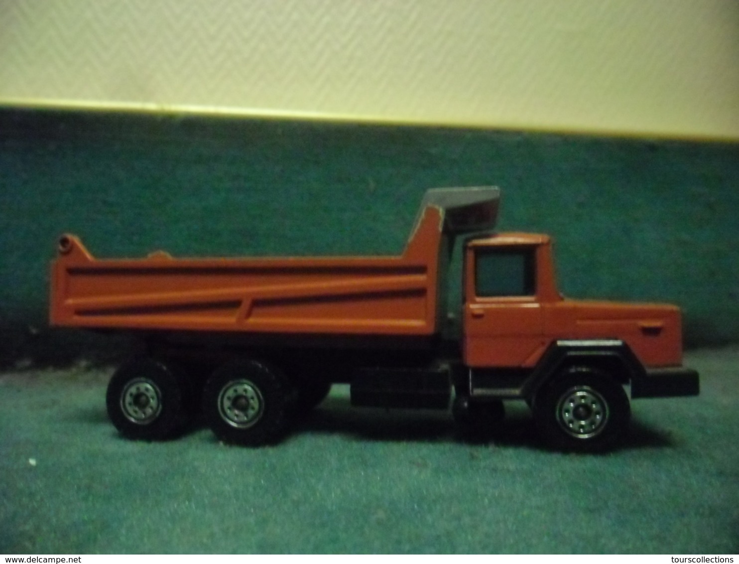 SOLIDO N° 374 CAMION BENNE IVECO 1/60 ° Occasion Fonctionnel Ancien Octobre 1978 - Other & Unclassified