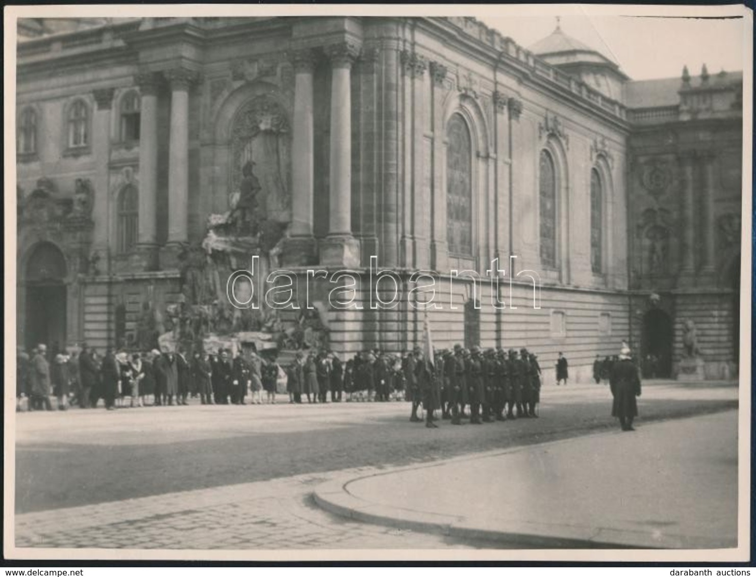 Cca 1930-1940 Fogadás A Budavári Palotában, Háttérben A Mátyás-kúttal, 17x23 Cm - Otros & Sin Clasificación