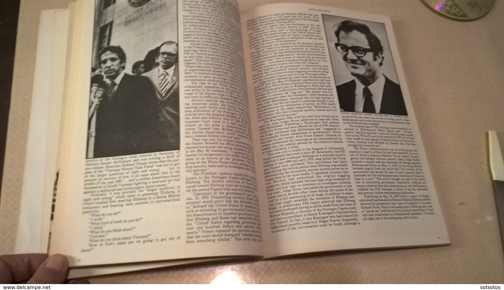 The WATERGATE FILE, a concise, illustrated guide to the peopleand events – 1973 – BUSCHEL – ROBBINS – VITKA – Ed Flash B