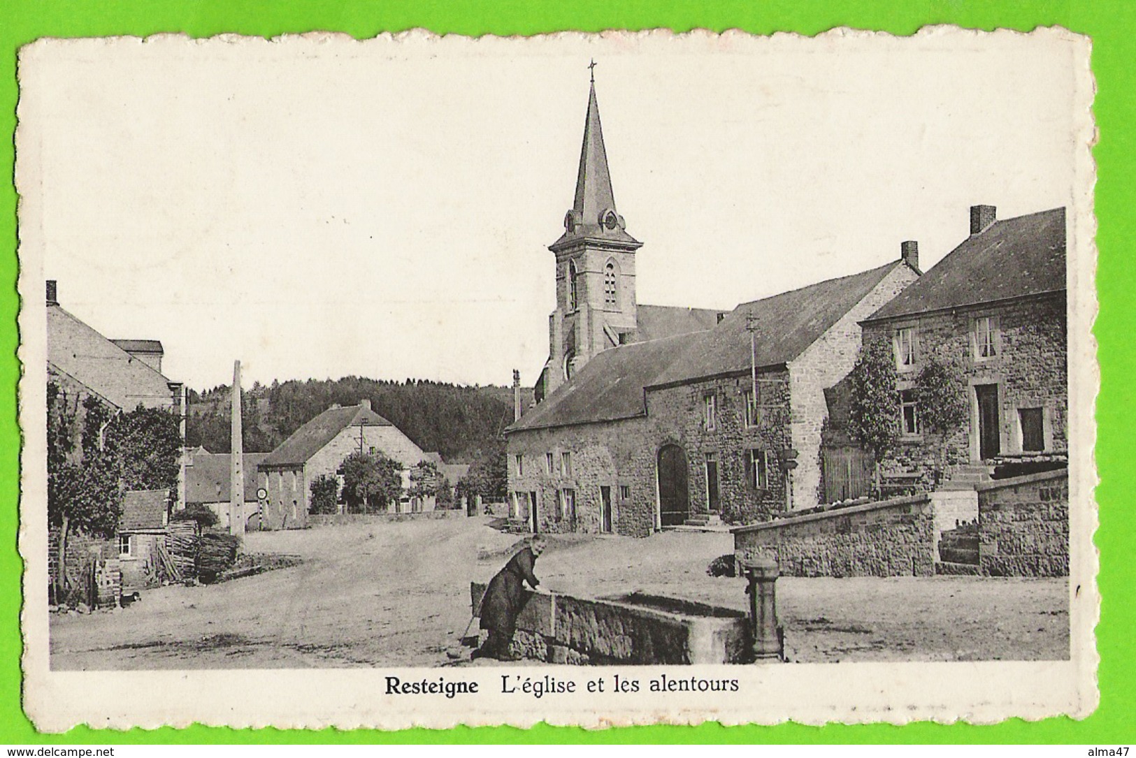 Resteigne - Eglise Et Les Alentours - Dame Au Bac Pompe - Circulé - Edit. Mme Martin, Resteigne Photo Dessart 529 - Tellin