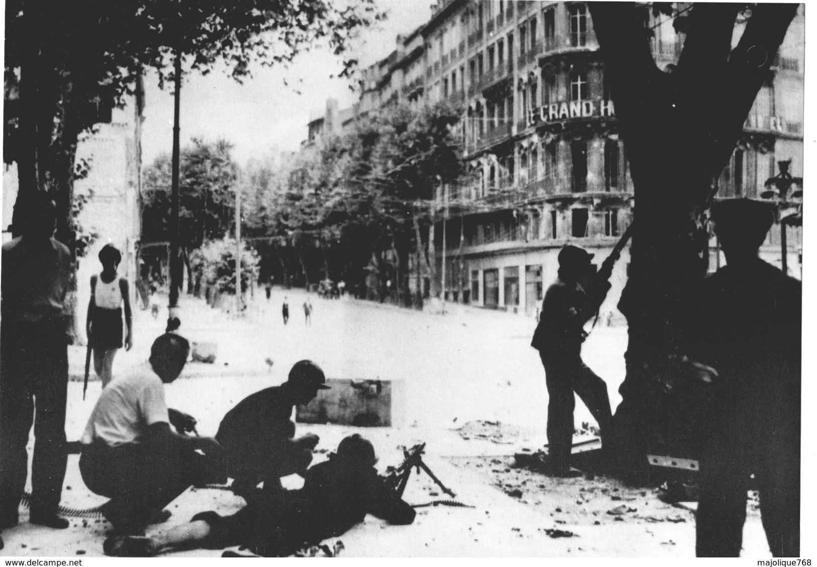 Reproduction De Photo De Guerre 39/45 - Résistantes à Paris - War, Military