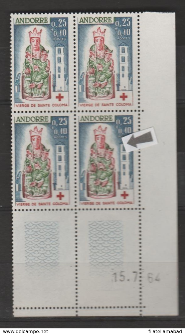 ANDORRA CORREO FRANCES BLOQUE DE 4  SELLOS  Nº 172  CRUZ ROJA 1964   VARIEDAD PUNTO ROJO EN LA CORONA DEL NIÑO( S.8) - Blocks & Sheetlets