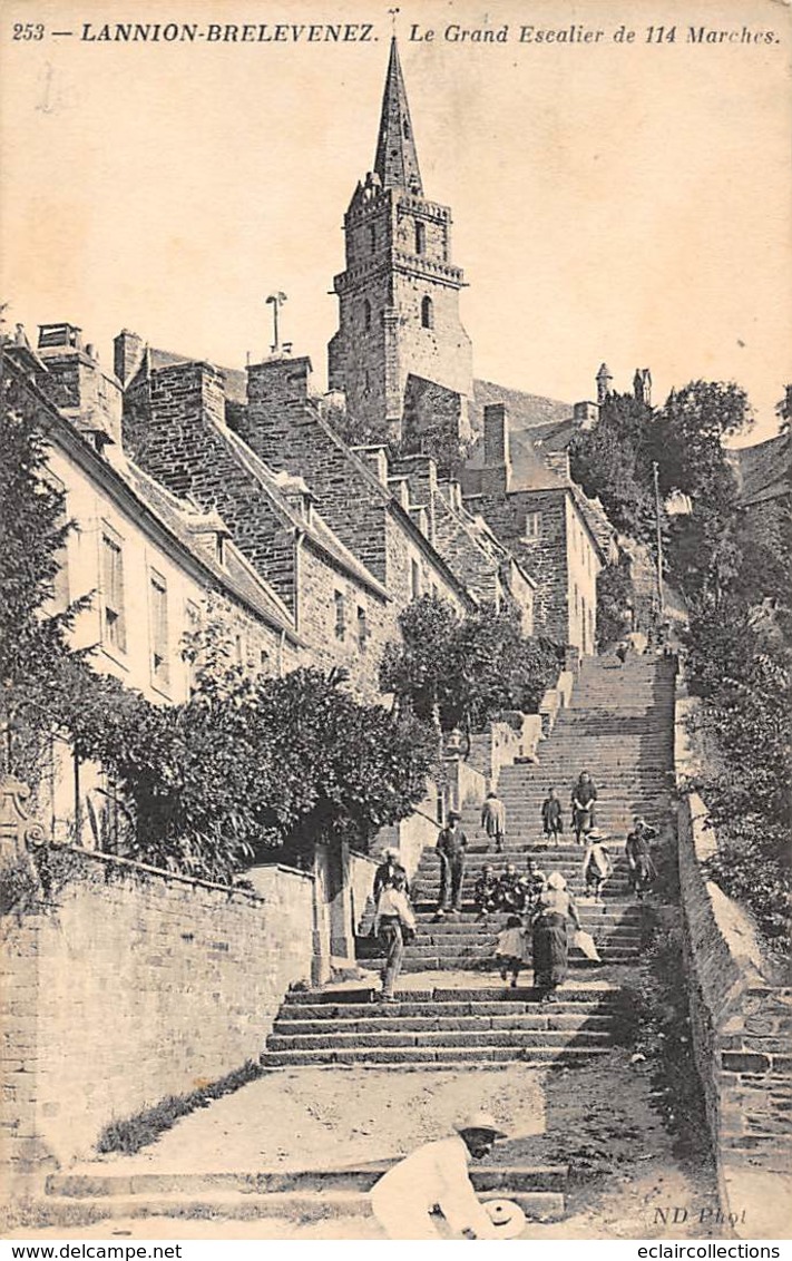 Lannion        22             L'escalier De Brélévenez  De 114 Marches     (voir Scan) - Lannion