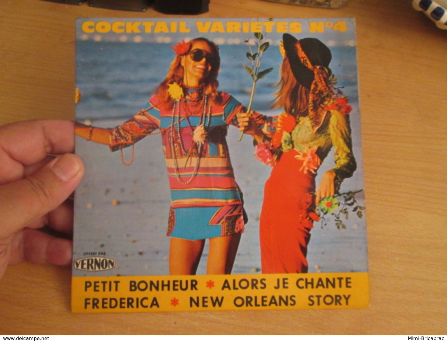 DISQUE 45 Tours Disque Pub VERNON Cocktail Variétés N°4 Petit Bonheur .. Alors Je Chante - Frederica - New Orleans Story - Compilations