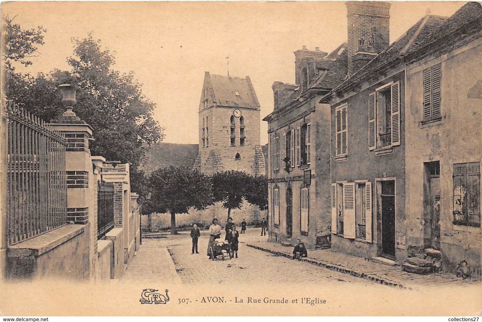 77-AVON- LA RUE GRANDE ET L'EGLISE - Avon