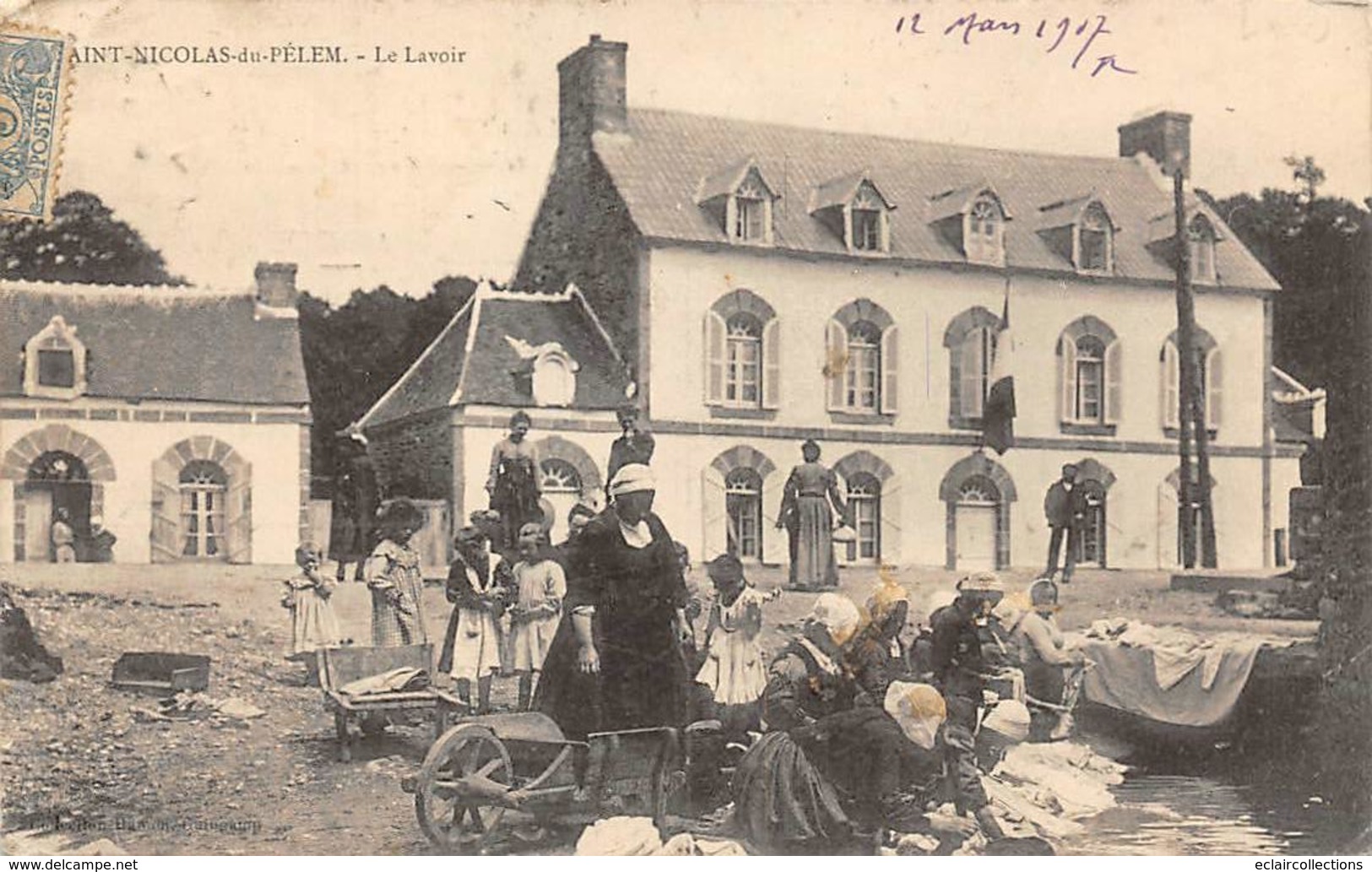 Saint Nicolas Du Pélem       22     Le Lavoir            Voir Scan) - Saint-Nicolas-du-Pélem