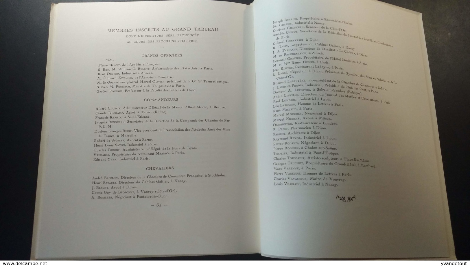 La Confrérie des Chevaliers du Tastevin. Historique - Scènes - Tableaux. Texte de Georges Rozet. Bourgogne. Vin 1937