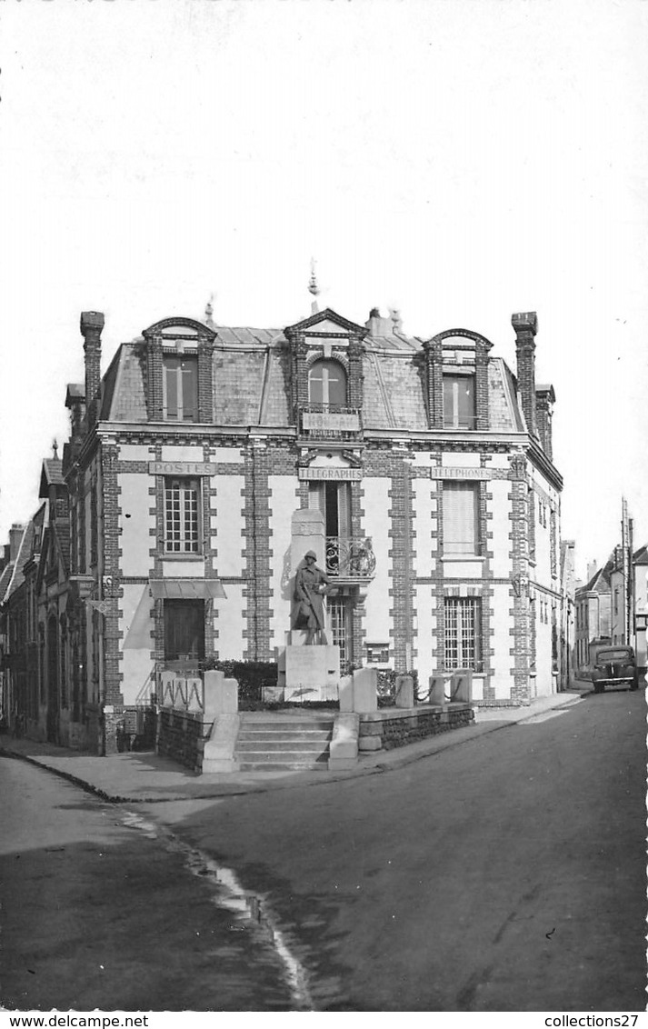 78-HOUDAN- MONUMENT AUX MORTS ET HÔTEL DES P.T.T - Houdan