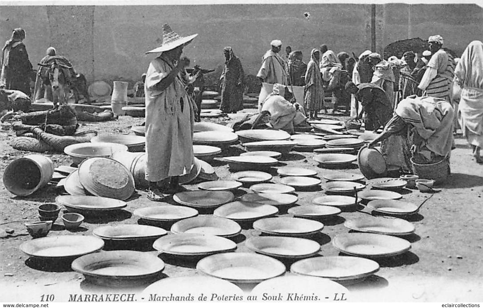 Thème. Poterie.Céramique.Faiencerïe.Briquetterie   Maroc Marrakech  Le Marché De La Poterie. Souk Khémis (Voir Scan) - Industrial