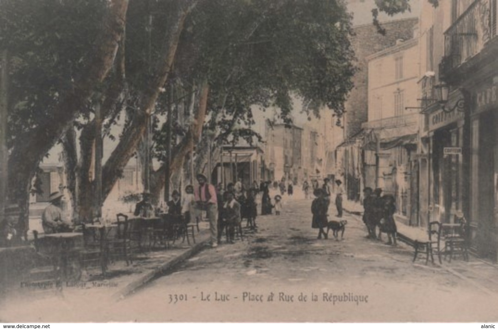 [83] Var > Le Luc PLACE ET RUE DE LA REPUBLIQUE   TBE-ANIMEE- NON CIRCULEE - Le Luc