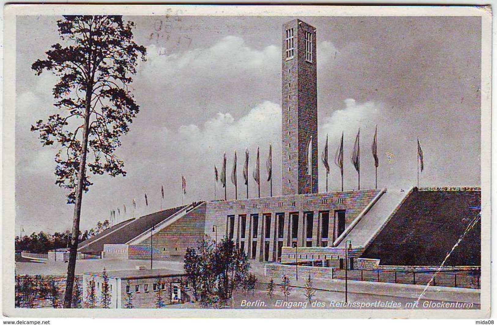 BERLIN . EINGANG DES REICHSSPORTFELDES MIT GLOCKENTURM . - Reinickendorf