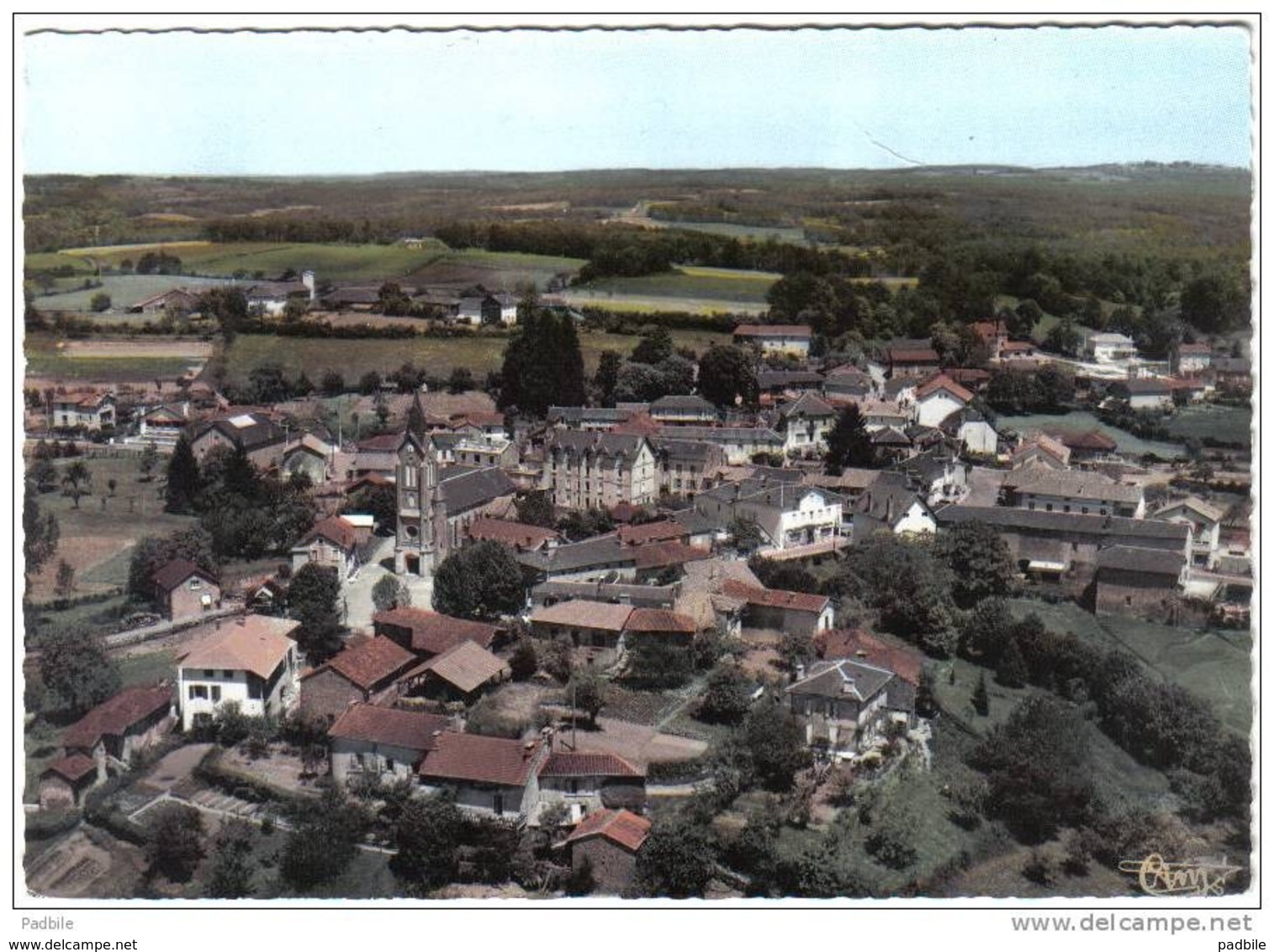 Carte Postale 46. Latronquière  Vue D'avion Trés Beau Plan - Latronquiere