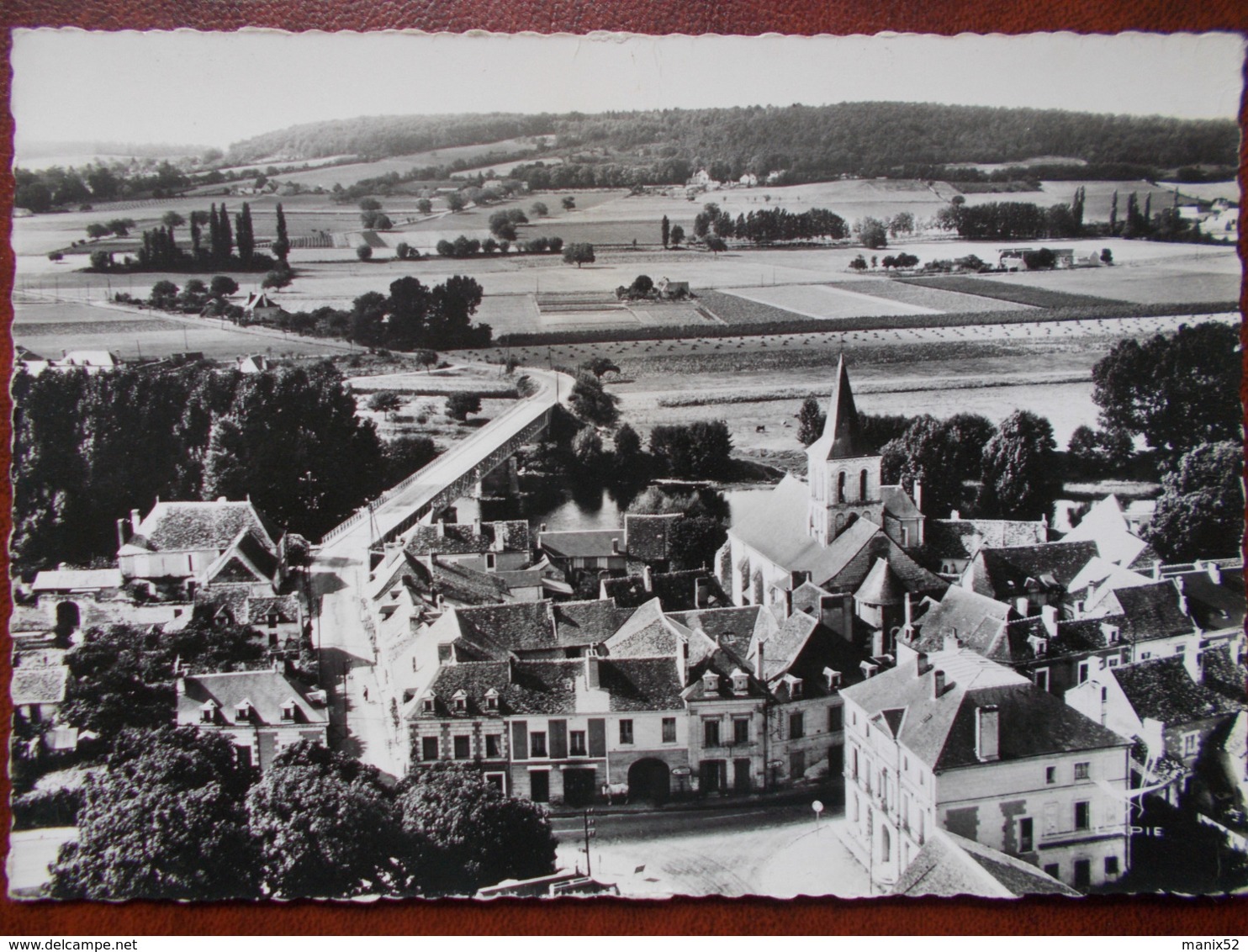 86 - INGRANDES - Le Centre. (Vue Aérienne - L' Eglise) CPSM - Ingrandes