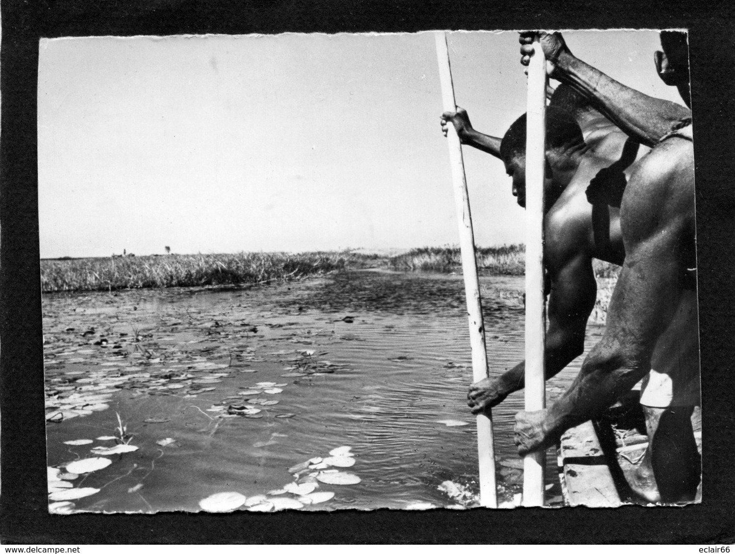 Zambezi  Ville De La Province Du Nord-ouest De La Zambie,Rameurs Sur Le Canal Située Sur Le Fleuve Zambèze 1961 - Sambia